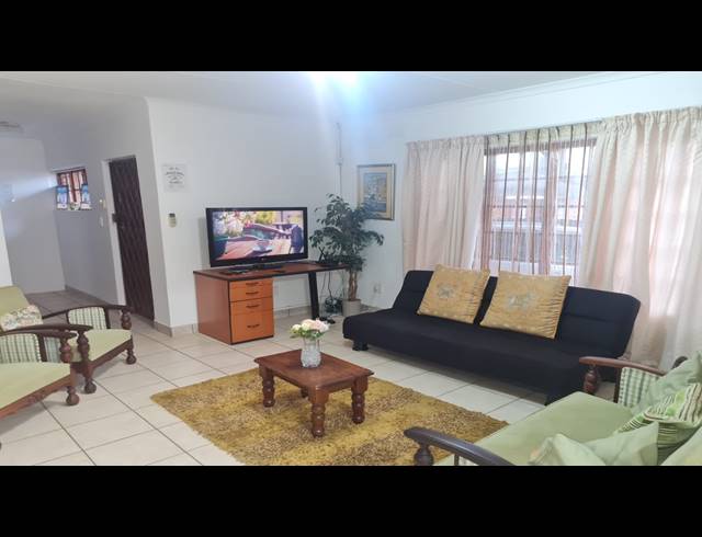 9 BEDROOM FREESTANDING FOR SALE IN HERRWOOD PARK